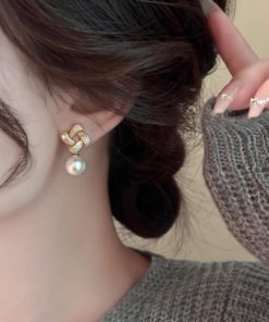 Pearls Pendant Letter Earrings-M010208